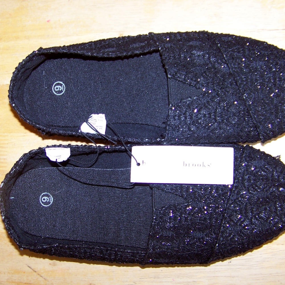 Womens flat bottom slip on shoes w/ glitter